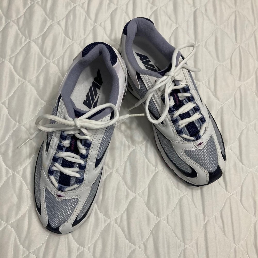 NEW * Avia Women's Walking Shoes